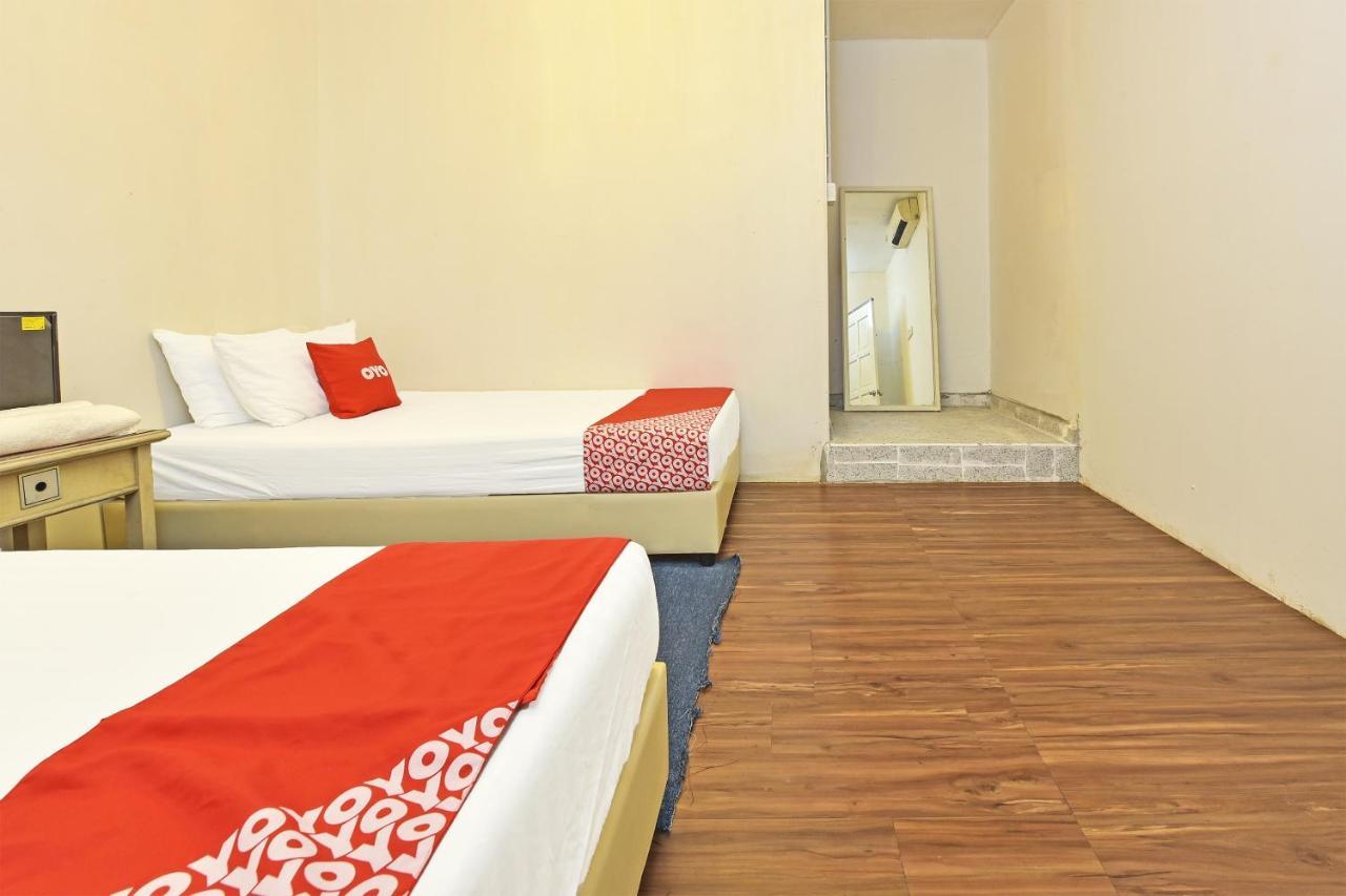 F Hotel Sungai Dua Bukit Exterior photo