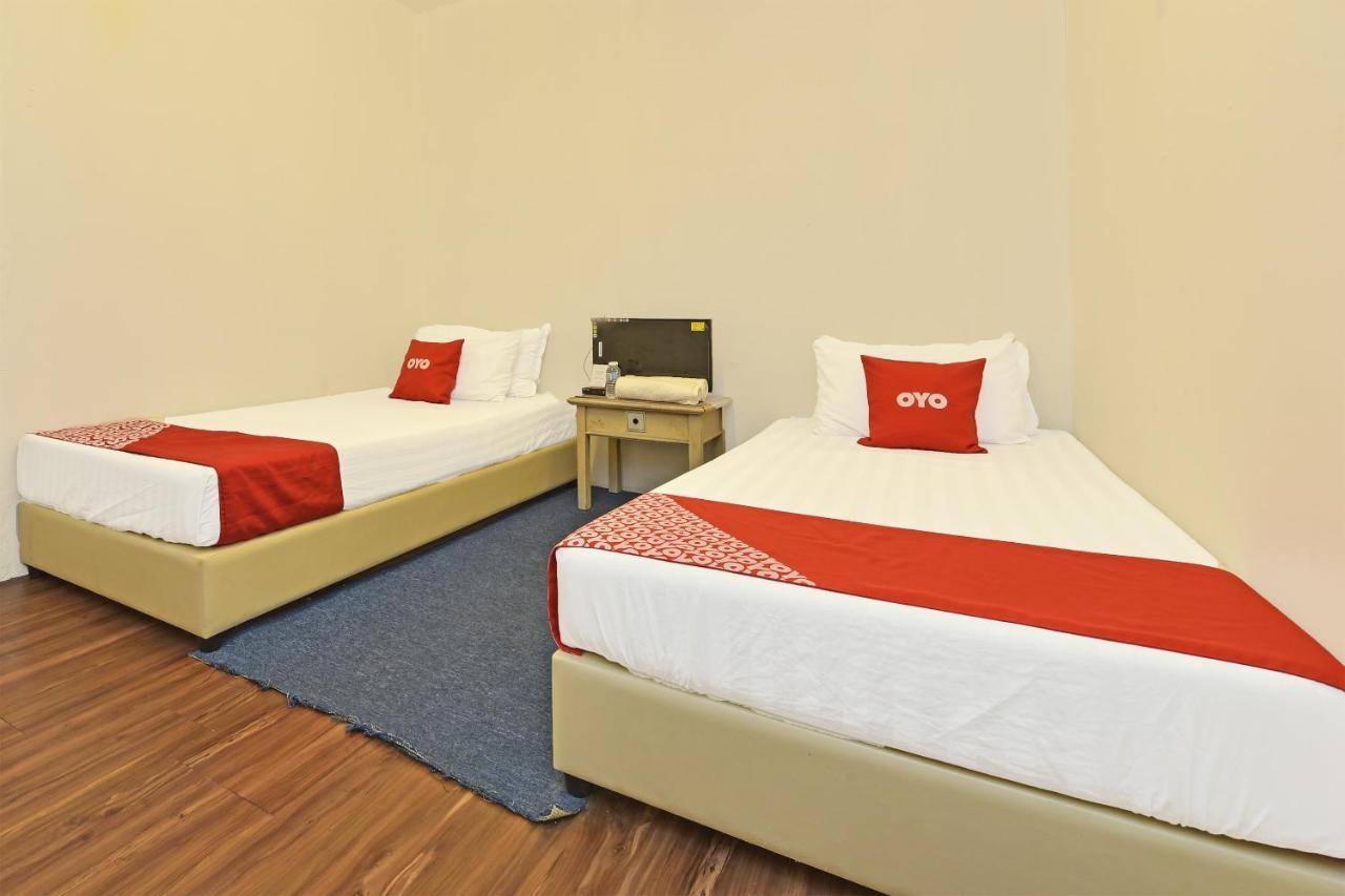 F Hotel Sungai Dua Bukit Exterior photo
