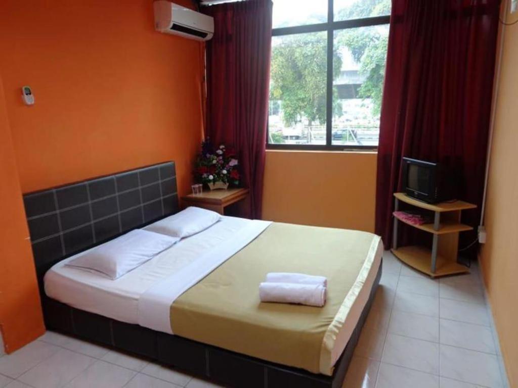 F Hotel Sungai Dua Bukit Exterior photo