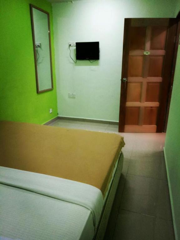 F Hotel Sungai Dua Bukit Exterior photo